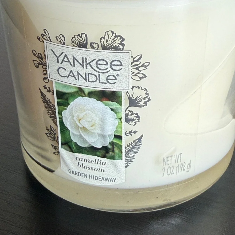 NEW Yankee Candle Camellia Blossom Scented Jar Candle with platform lid — Cream